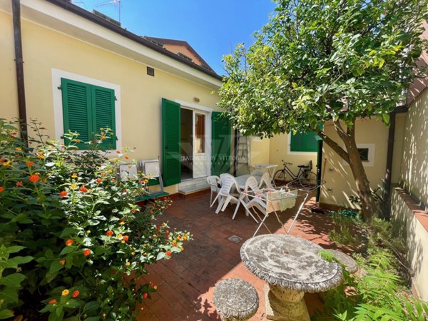 appartamento in affitto a Pietrasanta in zona Marina di Pietrasanta