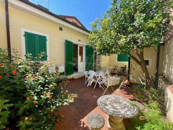 casa indipendente in affitto a Pietrasanta