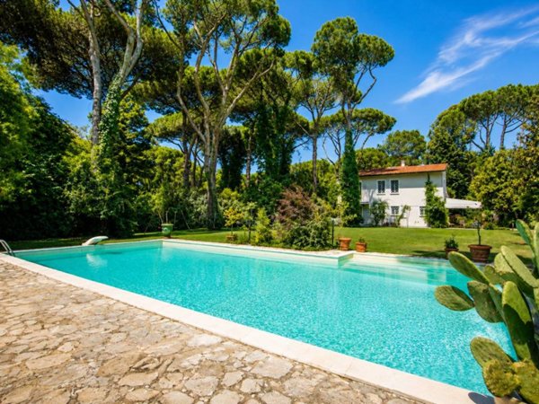 casa indipendente in affitto a Pietrasanta in zona Marina di Pietrasanta