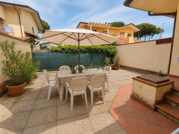 casa indipendente in affitto a Pietrasanta in zona Tonfano