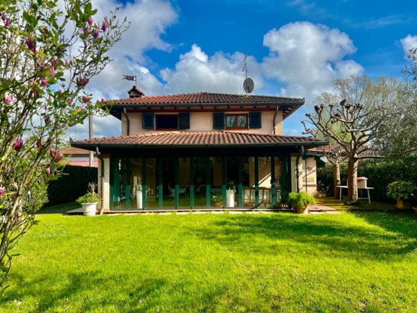 casa indipendente in affitto a Pietrasanta in zona Marina di Pietrasanta