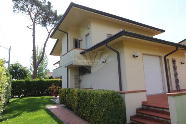 casa indipendente in affitto a Pietrasanta in zona Marina di Pietrasanta