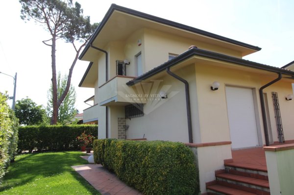casa indipendente in affitto a Pietrasanta in zona Marina di Pietrasanta