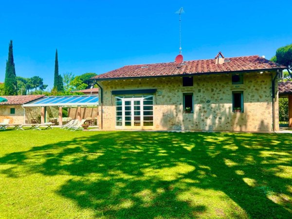 casa indipendente in affitto a Pietrasanta in zona Tonfano