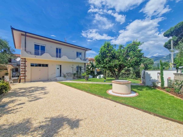 casa indipendente in affitto a Pietrasanta in zona Crociale