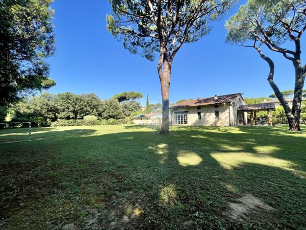casa indipendente in affitto a Pietrasanta in zona Vignone