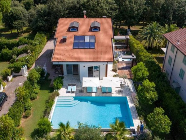 casa indipendente in affitto a Pietrasanta in zona Marina di Pietrasanta