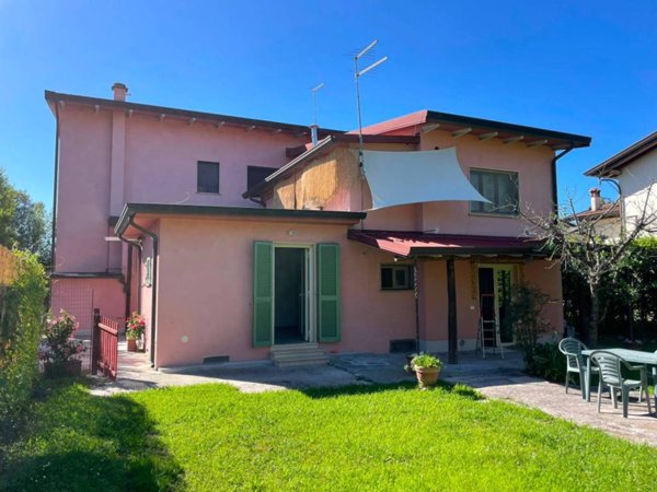 appartamento in affitto a Pietrasanta