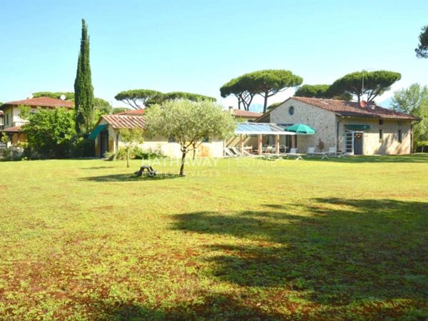 casa indipendente in affitto a Pietrasanta in zona Marina di Pietrasanta