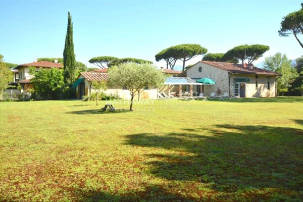 casa indipendente in affitto a Pietrasanta in zona Marina di Pietrasanta