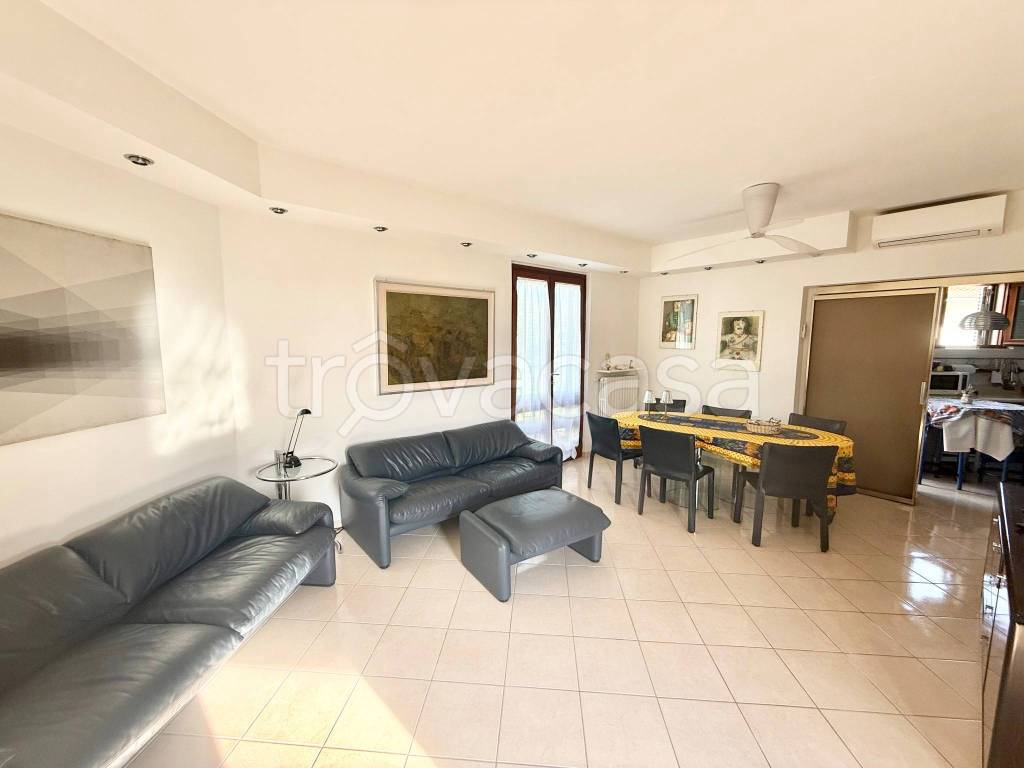 appartamento in affitto a Pietrasanta in zona Vignone