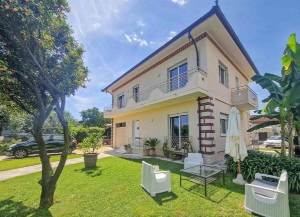 casa indipendente in affitto a Pietrasanta in zona Crociale
