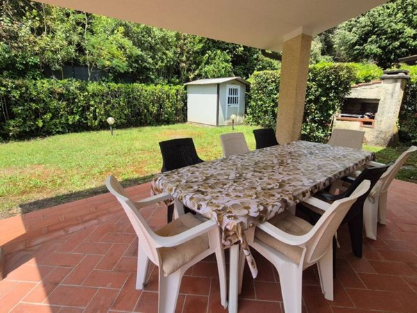 casa indipendente in affitto a Pietrasanta in zona Tonfano