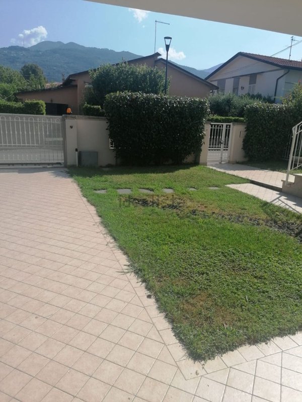 appartamento in affitto a Pietrasanta in zona Tonfano