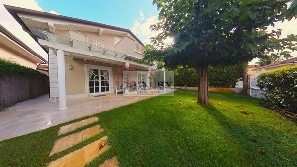 casa indipendente in affitto a Pietrasanta in zona Fiumetto