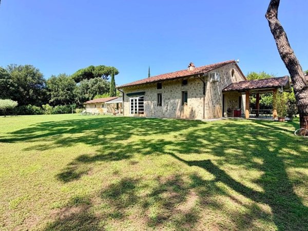 casa indipendente in affitto a Pietrasanta in zona Marina di Pietrasanta