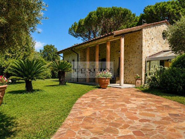 casa indipendente in affitto a Pietrasanta in zona Motrone