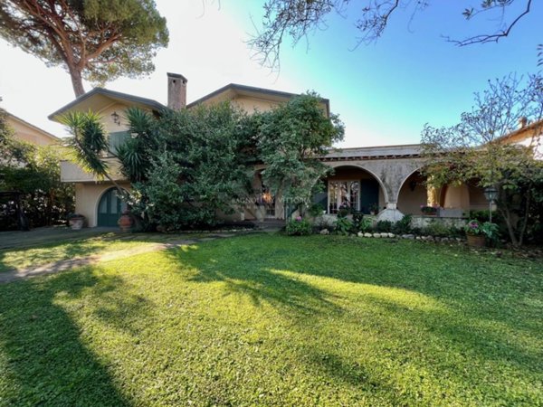 casa indipendente in affitto a Pietrasanta in zona Capezzano Monte