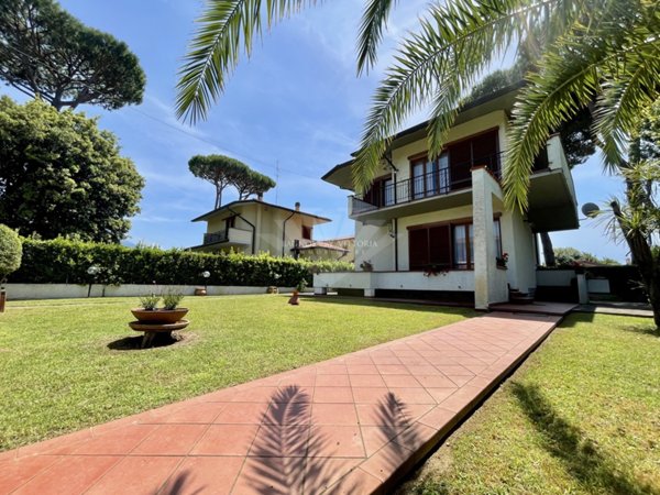 casa indipendente in affitto a Pietrasanta in zona Vignone