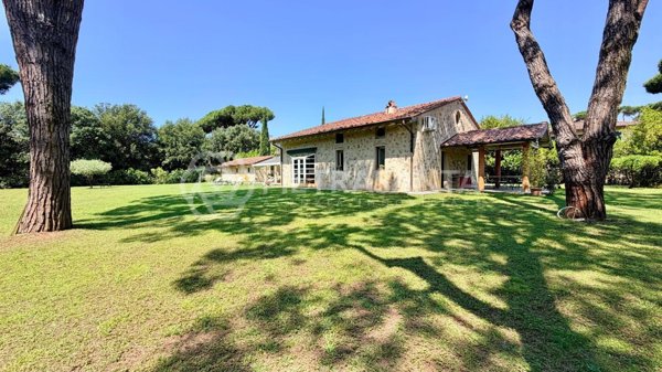 casa indipendente in affitto a Pietrasanta in zona Capezzano Monte