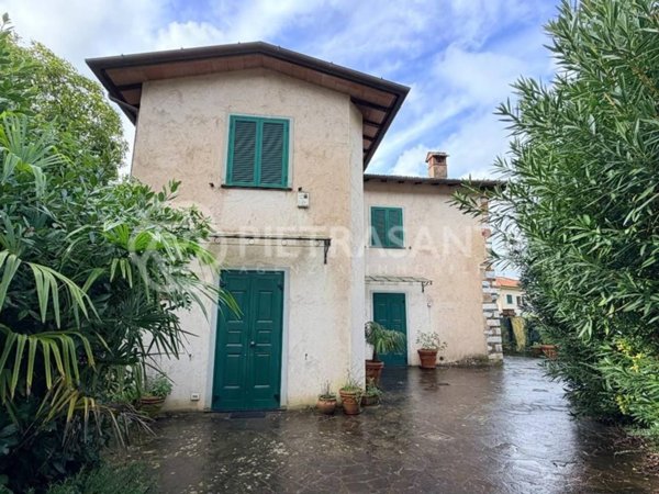 casa indipendente in affitto a Pietrasanta in zona Capezzano Monte