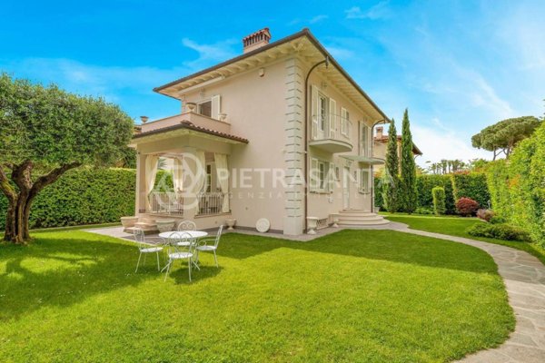 casa indipendente in affitto a Pietrasanta in zona Capezzano Monte