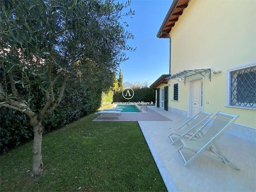 casa indipendente in affitto a Pietrasanta in zona Vignone