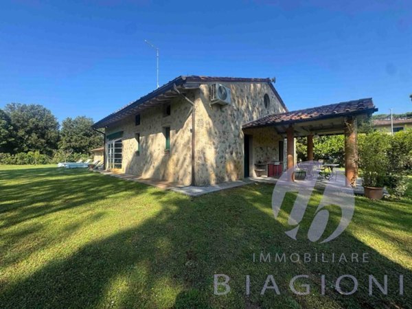 casa indipendente in affitto a Pietrasanta in zona Tonfano