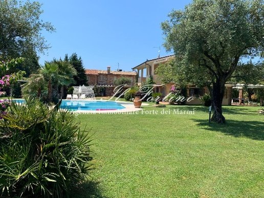 casa indipendente in affitto a Pietrasanta in zona Strettoia