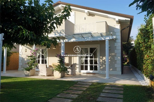 villa in affitto a Pietrasanta in zona Marina di Pietrasanta