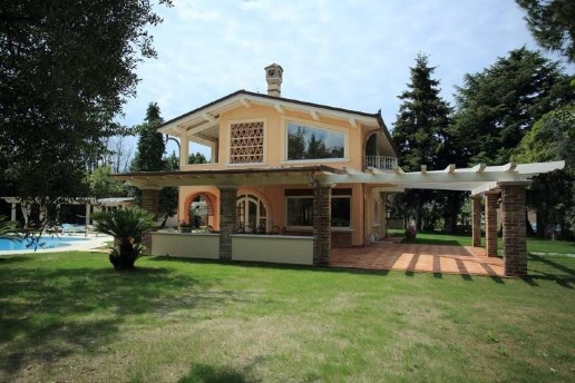 casa indipendente in affitto a Pietrasanta in zona Strettoia