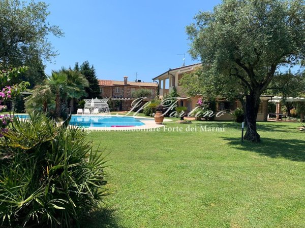casa indipendente in affitto a Pietrasanta in zona Strettoia