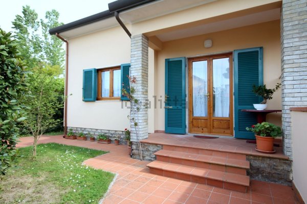 casa indipendente in affitto a Pietrasanta in zona Tonfano