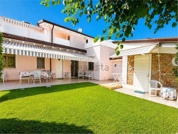 casa indipendente in affitto a Pietrasanta in zona Fiumetto