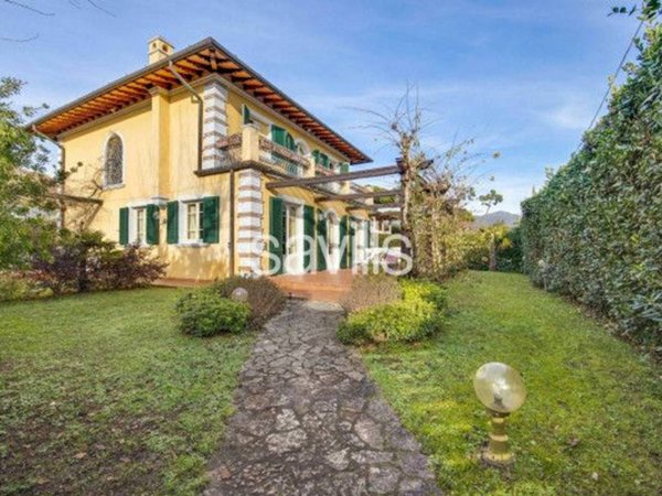 casa indipendente in affitto a Pietrasanta