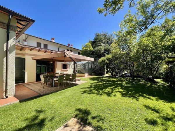 villa in affitto a Pietrasanta in zona Capezzano Monte