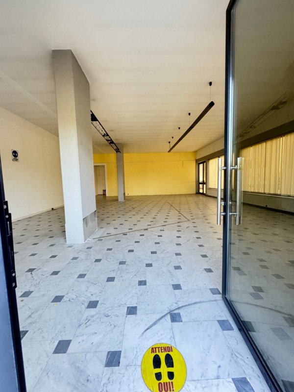 locale commerciale in affitto a Pietrasanta in zona Capezzano Monte