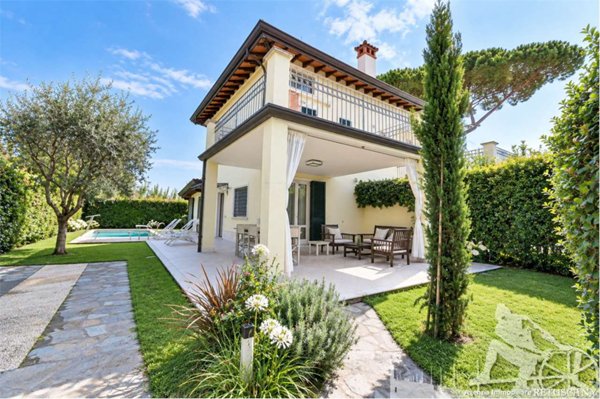 casa indipendente in affitto a Pietrasanta in zona Vignone
