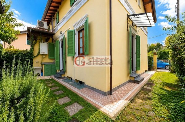 casa indipendente in affitto a Pietrasanta in zona Tonfano