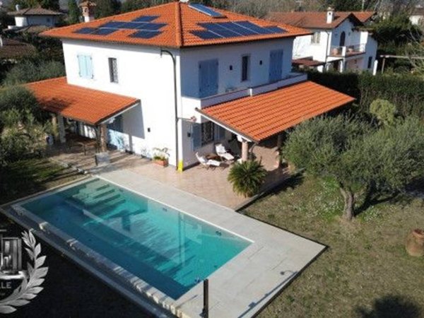 casa indipendente in affitto a Pietrasanta in zona Marina di Pietrasanta