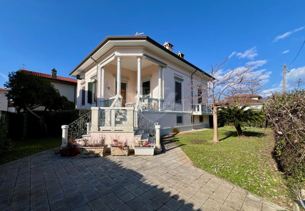 appartamento in affitto a Pietrasanta