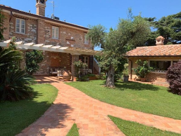casa indipendente in affitto a Pietrasanta