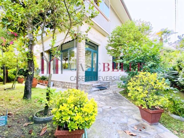 casa indipendente in affitto a Pietrasanta in zona Tonfano