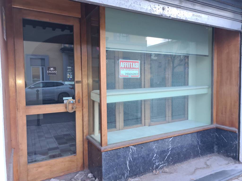 negozio in affitto a Porcari