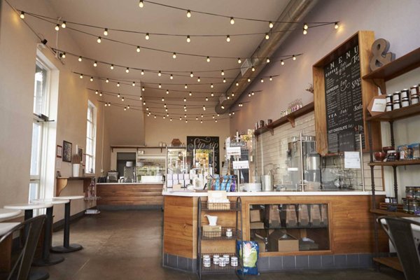 negozio in affitto a Porcari in zona Rughi