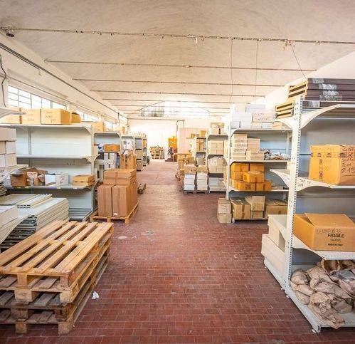 locale commerciale in affitto a Porcari