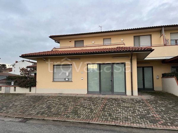 negozio in affitto a Porcari