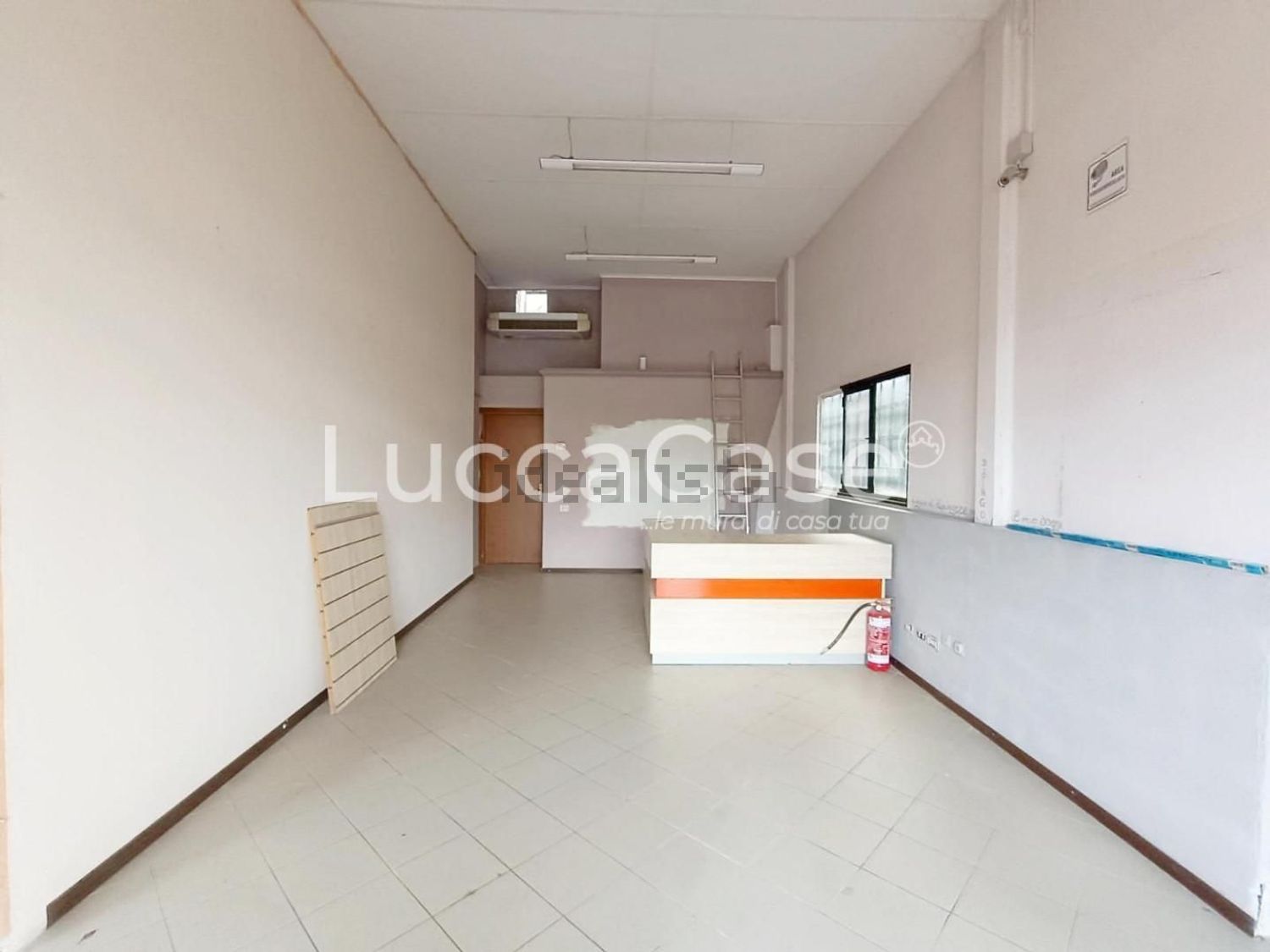 locale commerciale in affitto a Porcari