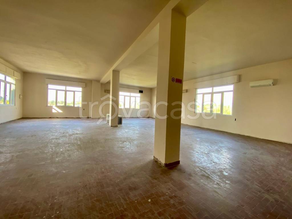 negozio in affitto a Porcari