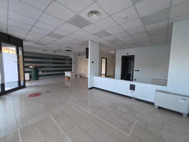 negozio in affitto a Porcari